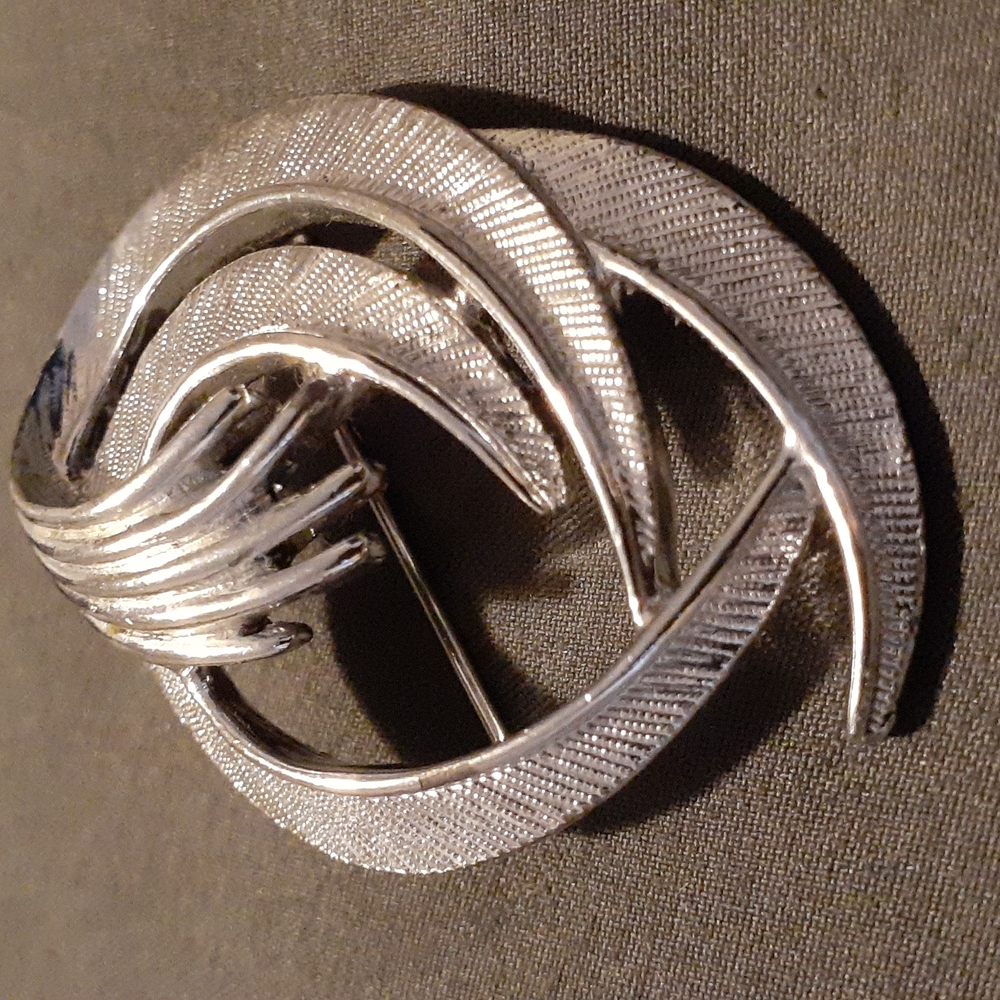 Silver Plated Brooch 2" X 1 1/2"  ( L6 207 )